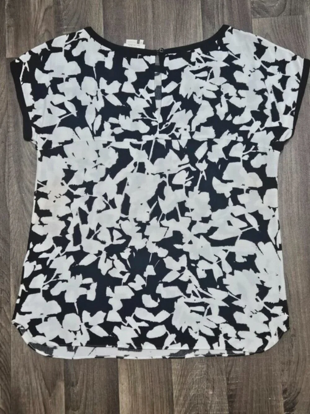 Kate Spade SZ 2 Black White Abstract Floral Print Short Sleeve Top Blouse